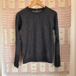 Lululemon seamless long sleeve top. Size 6. EUC.